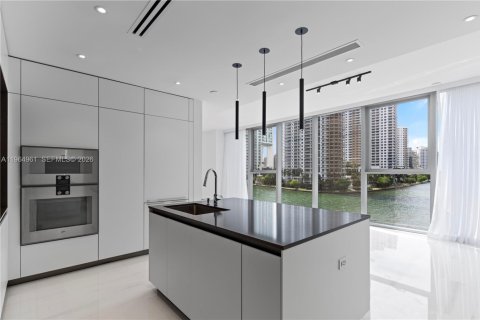 Condominio en alquiler en Miami, Florida, 2 dormitorios, 146.97 m2 № 2026451 - foto 3