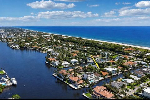 House in Delray Beach, Florida 3 bedrooms, 179.86 sq.m. № 2307292