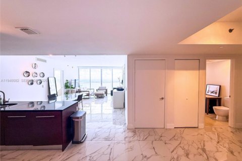 Condominio en venta en Miami, Florida, 2 dormitorios, 121.98 m2 № 2002898 - foto 2