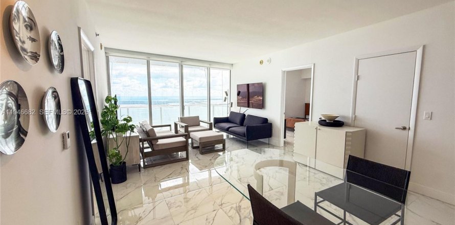 Condominio en Miami, Florida, 2 dormitorios  № 2002898