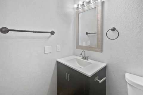 Condo in Tampa, Florida, 2 bedrooms  № 1732957 - photo 13