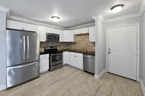 Condo in Tampa, Florida, 2 bedrooms  № 1732957 - photo 9