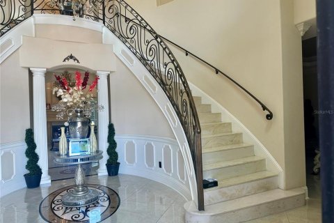 House in Winter Garden, Florida 6 bedrooms, 690.08 sq.m. № 1803072 - photo 8