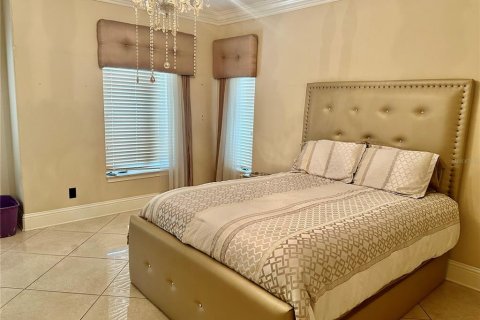 House in Winter Garden, Florida 6 bedrooms, 690.08 sq.m. № 1803072 - photo 14