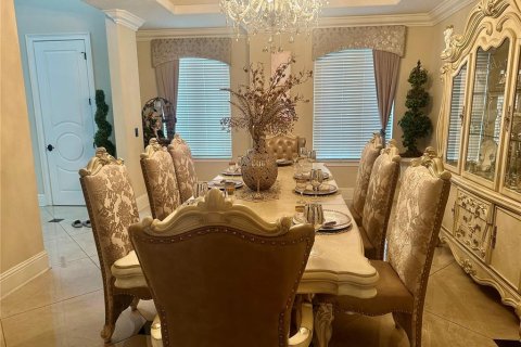 House in Winter Garden, Florida 6 bedrooms, 690.08 sq.m. № 1803072 - photo 11