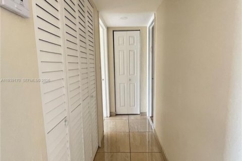 Copropriété à louer à Miami, Floride: 1 chambre, 70.61 m2 № 1996959 - photo 4