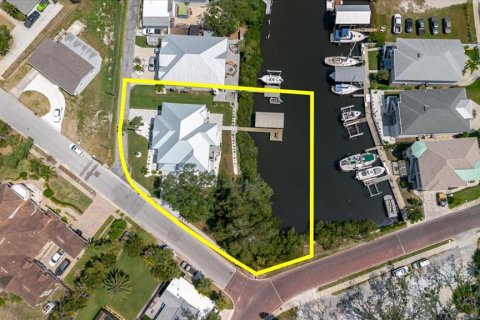 House in Tarpon Springs, Florida 3 bedrooms, 224.54 sq.m. № 1755220 - photo 4