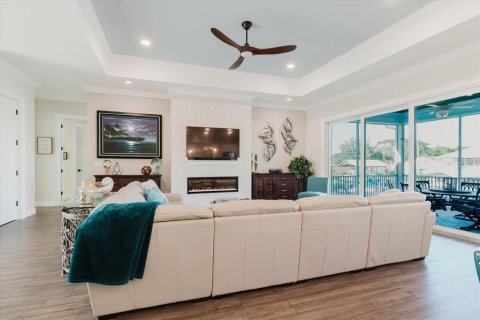 House in Tarpon Springs, Florida 3 bedrooms, 224.54 sq.m. № 1755220 - photo 17
