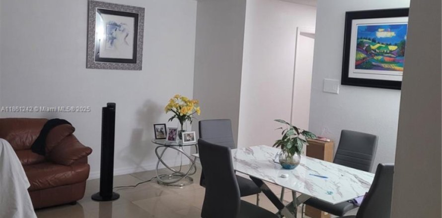 Condo à Hialeah, Floride, 2 chambres № 1889373