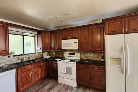 House in Lake Mary, Florida 3 bedrooms, 181.35 sq.m. № 2393516 - photo 3