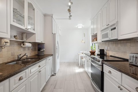 Condo in Key Biscayne, Florida, 2 bedrooms  № 1808976 - photo 12