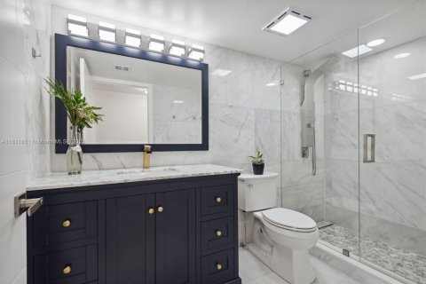 Condo in Key Biscayne, Florida, 2 bedrooms  № 1808976 - photo 13