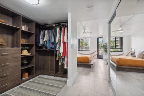 Condo in Key Biscayne, Florida, 2 bedrooms  № 1808976 - photo 9