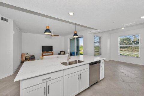 Condo in Venice, Florida, 2 bedrooms in WELLEN PARK № 2211769 - photo 18