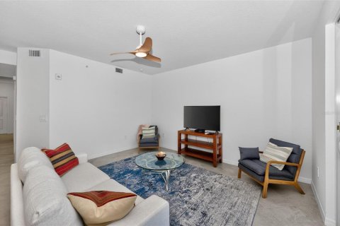 Condo in Venice, Florida, 2 bedrooms in WELLEN PARK № 2211769 - photo 9