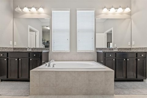 House in Apollo Beach, Florida 4 bedrooms, 236.9 sq.m. № 1787938 - photo 27