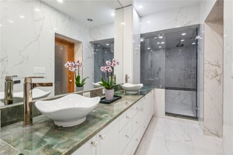 Villa ou maison à vendre à Miami Beach, Floride: 4 chambres, 324.69 m2 № 1893201 - photo 16