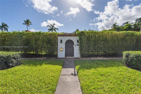 Villa ou maison à vendre à Miami Beach, Floride: 4 chambres, 324.69 m2 № 1893201 - photo 1