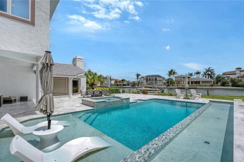 House in Sarasota, Florida 4 bedrooms, 424.01 sq.m. № 2094244 - photo 21