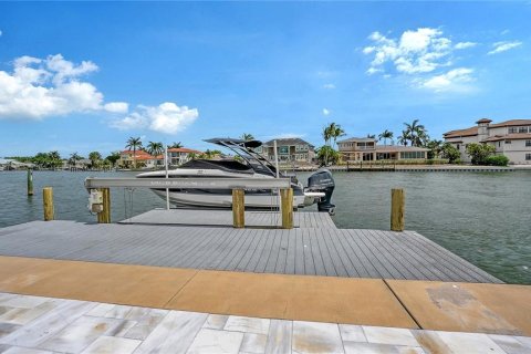 House in Sarasota, Florida 4 bedrooms, 424.01 sq.m. № 2094244 - photo 24