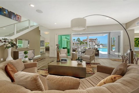 House in Sarasota, Florida 4 bedrooms, 424.01 sq.m. № 2094244 - photo 13