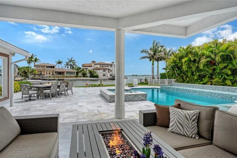 House in Sarasota, Florida 4 bedrooms, 424.01 sq.m. № 2094244 - photo 18