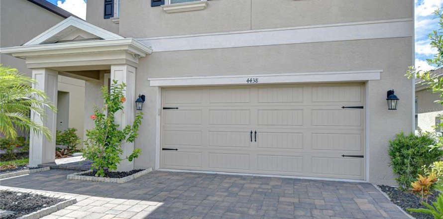 House in Land O' Lakes, Florida 4 bedrooms, 224.27 sq.m. № 1827026