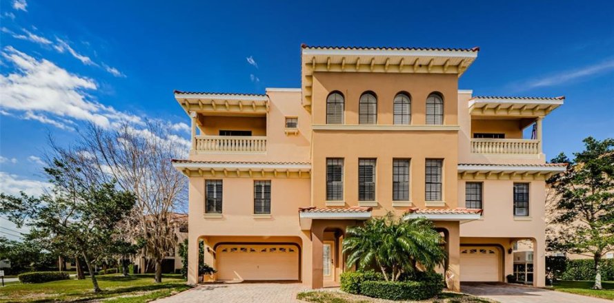Touwnhouse à Tarpon Springs, Floride 3 chambres, 241.45 m2 № 1620301