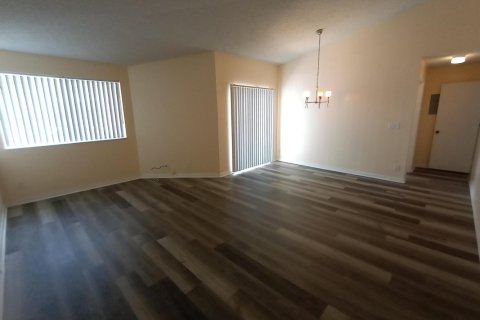 Condominio en alquiler en Coral Springs, Florida, 1 dormitorio, 65.03 m2 № 2083824 - foto 3