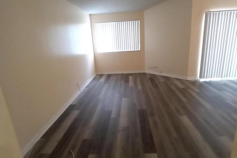 Condominio en alquiler en Coral Springs, Florida, 1 dormitorio, 65.03 m2 № 2083824 - foto 4