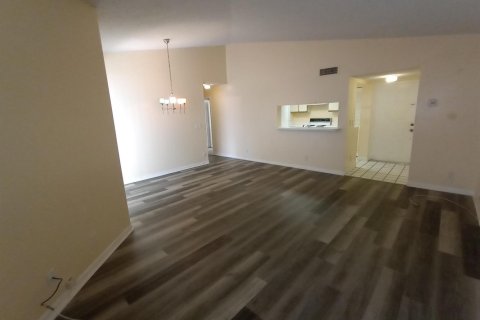Condominio en alquiler en Coral Springs, Florida, 1 dormitorio, 65.03 m2 № 2083824 - foto 5