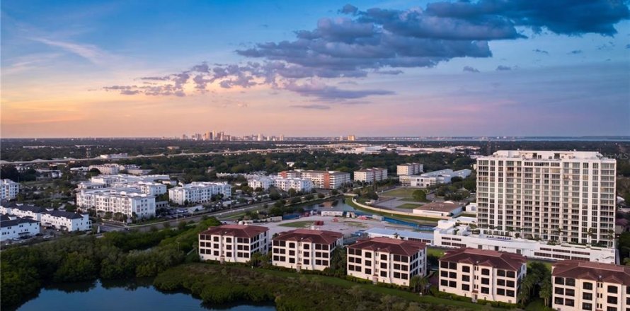 Condominio en Tampa, Florida, 2 dormitorios № 2142375