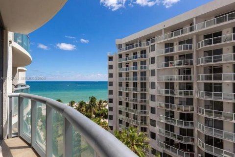 Condominio en venta en Sunny Isles Beach, Florida, 1 dormitorio, 62.43 m2 № 2434450 - foto 19