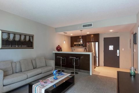 Condominio en venta en Sunny Isles Beach, Florida, 1 dormitorio, 62.43 m2 № 2434450 - foto 12