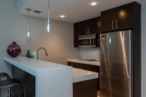 Condominio en Sunny Isles Beach, Florida, 1 dormitorio  № 2434450