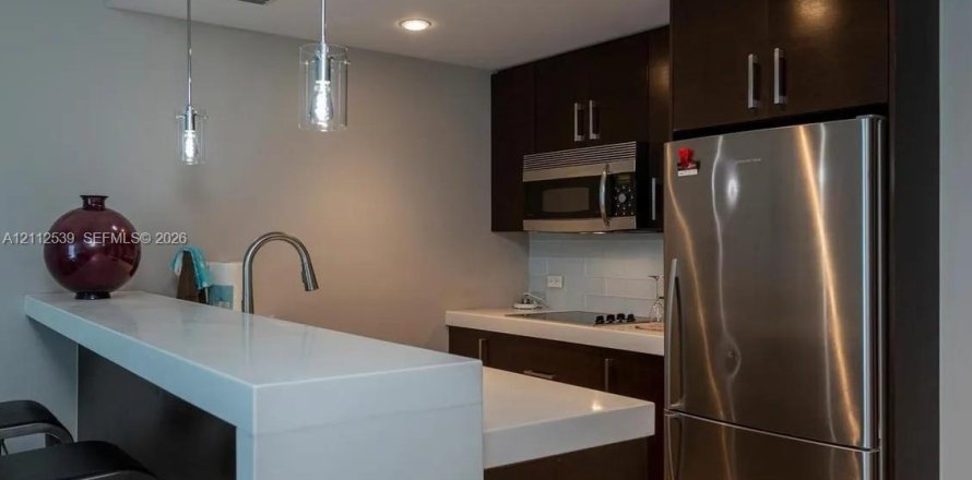 Condominio en Sunny Isles Beach, Florida, 1 dormitorio  № 2434450
