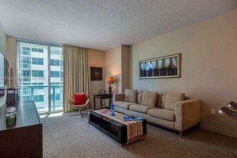 Condominio en venta en Sunny Isles Beach, Florida, 1 dormitorio, 62.43 m2 № 2434450 - foto 13