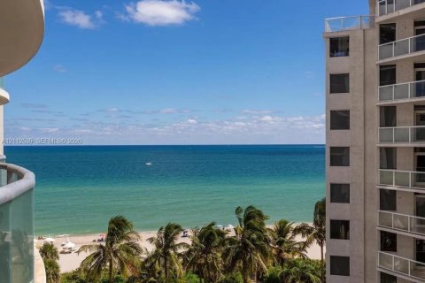 Condominio en venta en Sunny Isles Beach, Florida, 1 dormitorio, 62.43 m2 № 2434450 - foto 20