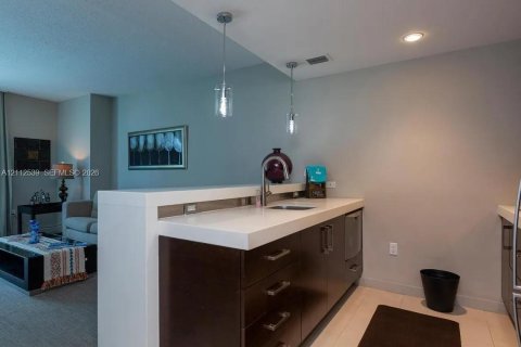 Condominio en venta en Sunny Isles Beach, Florida, 1 dormitorio, 62.43 m2 № 2434450 - foto 10