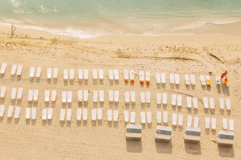 Condominio en venta en Sunny Isles Beach, Florida, 1 dormitorio, 62.43 m2 № 2434450 - foto 2