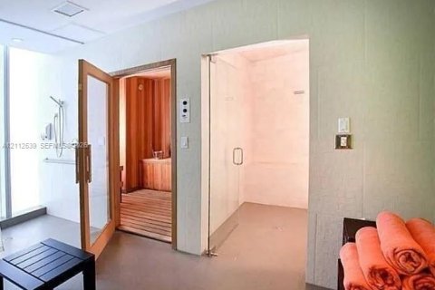 Condominio en venta en Sunny Isles Beach, Florida, 1 dormitorio, 62.43 m2 № 2434450 - foto 18