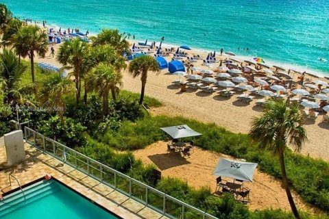 Condominio en venta en Sunny Isles Beach, Florida, 1 dormitorio, 62.43 m2 № 2434450 - foto 15