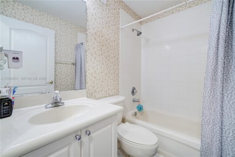 Touwnhouse à louer à Miami, Floride: 3 chambres, 132.48 m2 № 2386856 - photo 12