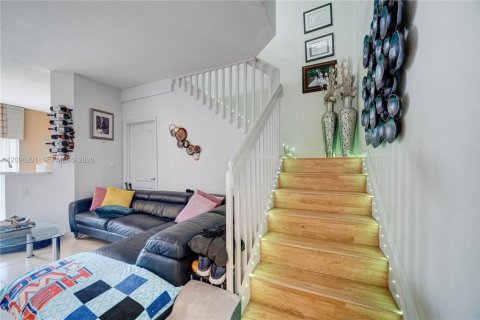 Touwnhouse à louer à Miami, Floride: 3 chambres, 132.48 m2 № 2386856 - photo 11
