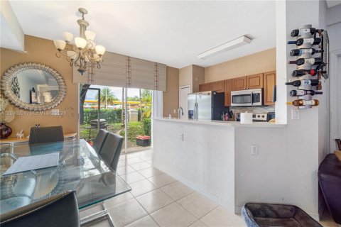 Touwnhouse à louer à Miami, Floride: 3 chambres, 132.48 m2 № 2386856 - photo 6