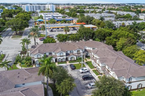 Touwnhouse à louer à Miami, Floride: 3 chambres, 132.48 m2 № 2386856 - photo 18