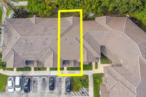 Touwnhouse à louer à Miami, Floride: 3 chambres, 132.48 m2 № 2386856 - photo 17