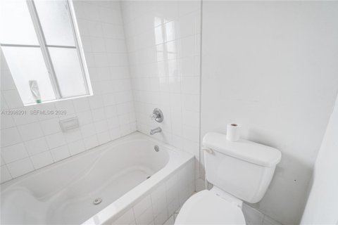 Touwnhouse à louer à Miami, Floride: 3 chambres, 132.48 m2 № 2386856 - photo 15