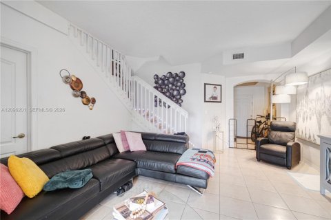 Touwnhouse à louer à Miami, Floride: 3 chambres, 132.48 m2 № 2386856 - photo 4