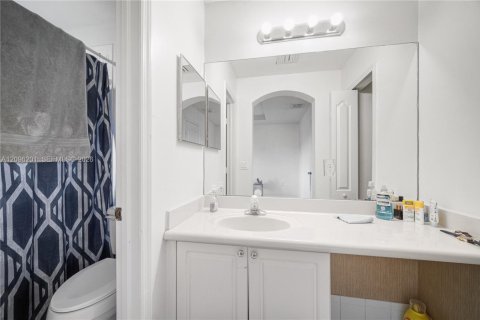 Touwnhouse à louer à Miami, Floride: 3 chambres, 132.48 m2 № 2386856 - photo 13